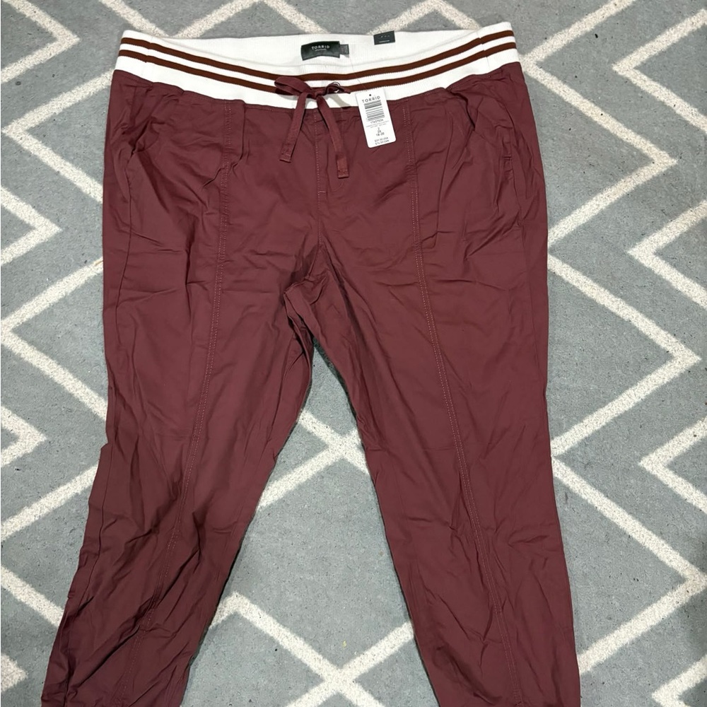 4132
Torrid Jogger Poplin Wild Ginger R Capris NWT Size 2 2x 18-20 $30